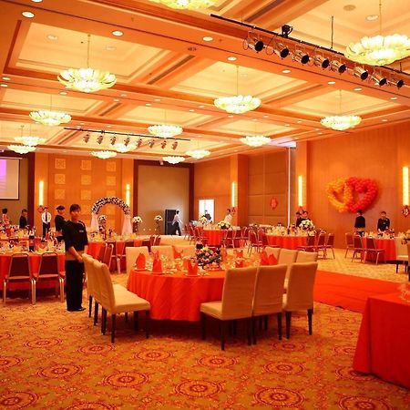 Beijing Jinnian Hotel Екстериор снимка