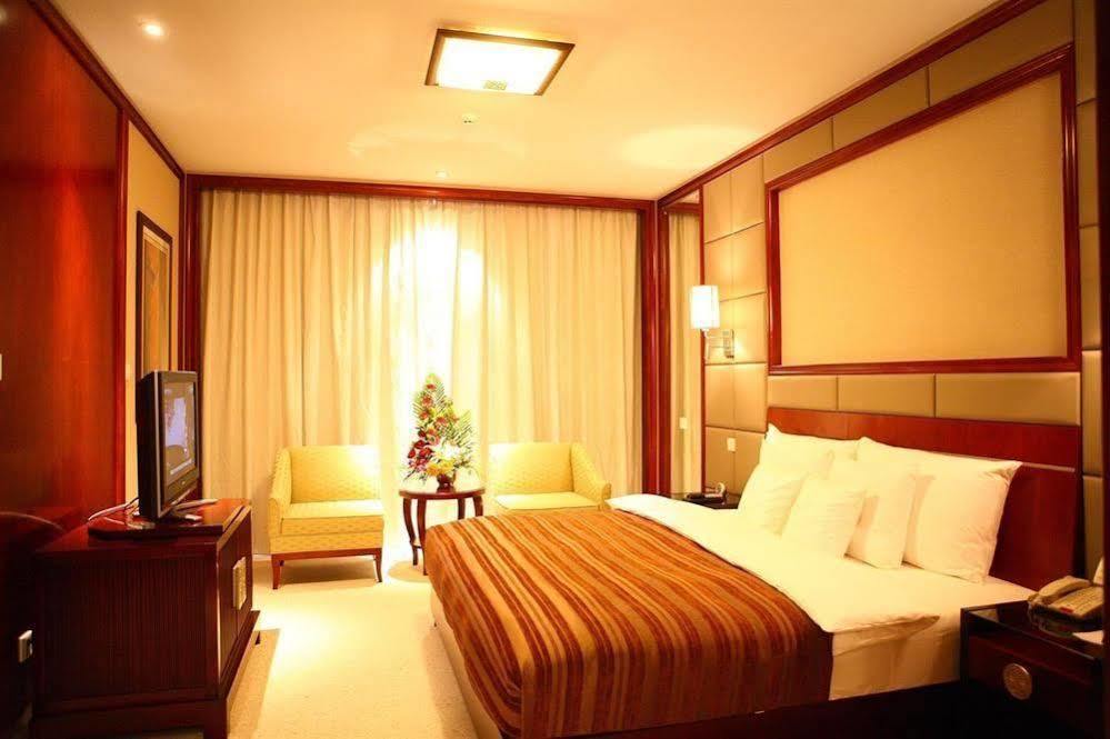 Beijing Jinnian Hotel Екстериор снимка